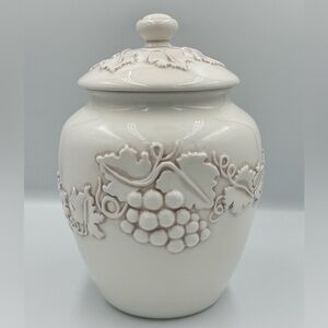 Seattle Inspirado Stonelite Antique White Cookie Jar Grapes/Vine Design